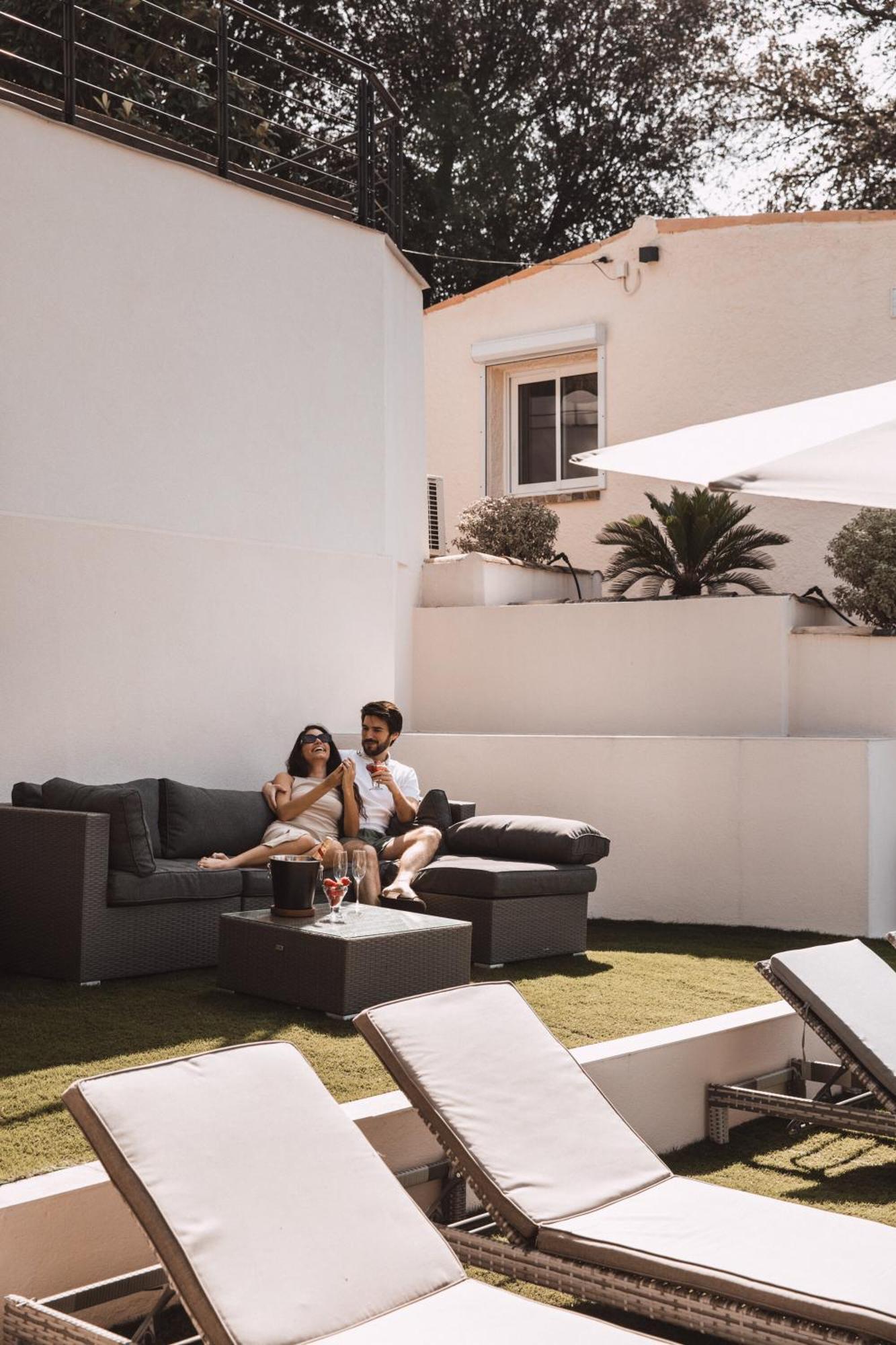 Piscine-Jacuzzi-Videoprojecteur-Clim La Perle Rare Vila Mougins Exterior foto