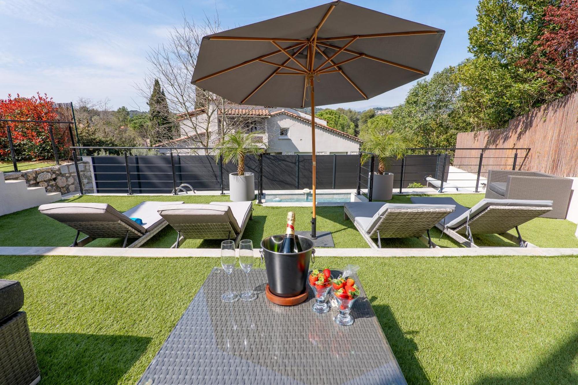 Piscine-Jacuzzi-Videoprojecteur-Clim La Perle Rare Vila Mougins Exterior foto