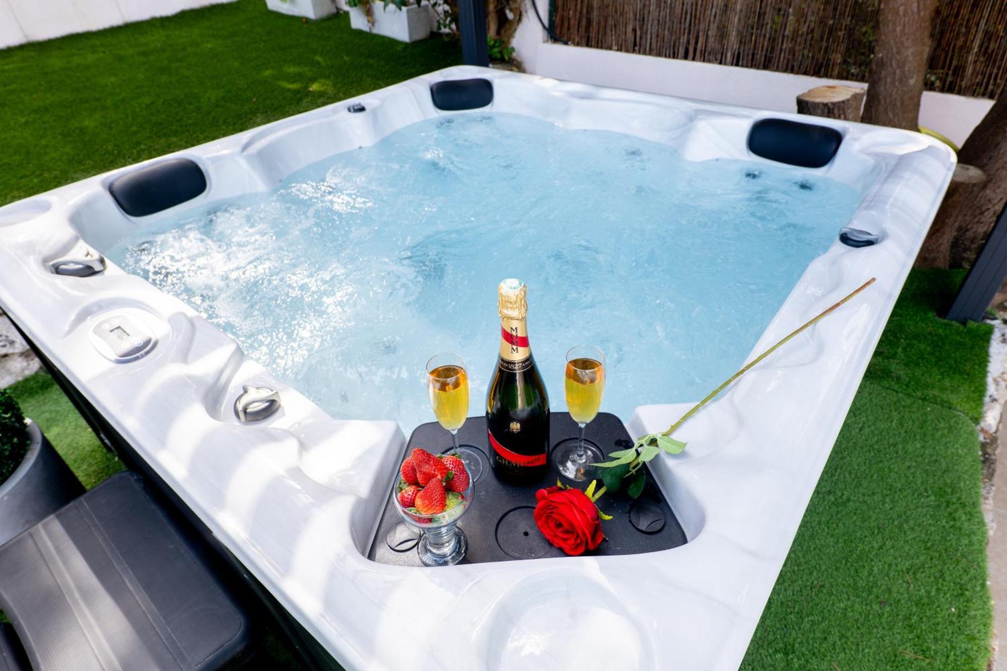 Piscine-Jacuzzi-Videoprojecteur-Clim La Perle Rare Vila Mougins Exterior foto